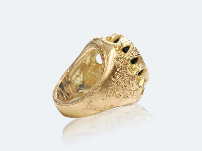 フィレンツェ彫りブラックオパールリング