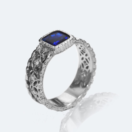 フィレンツェ彫りブラックオパールリング